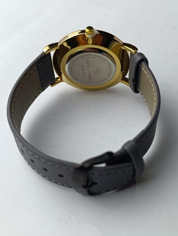 Elegant Universe Point Watch with Unique Ripple Dial - Image 3