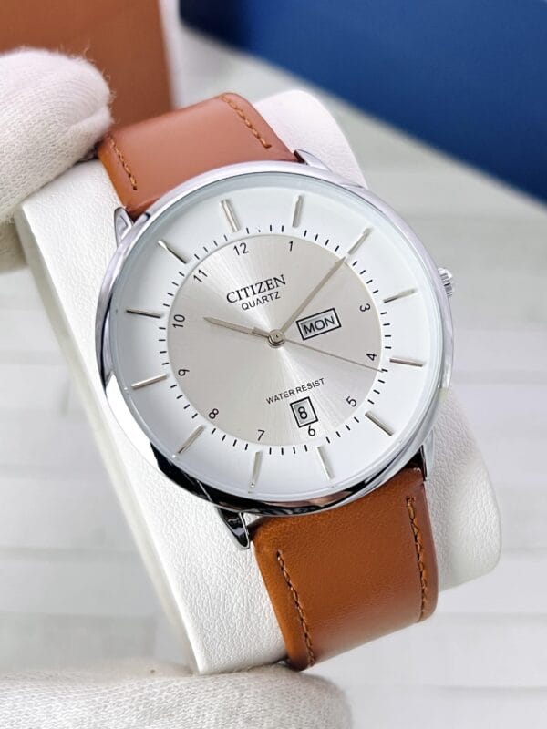Sleek Citizen Quartz Men's Watch with Black Case & Grey Dial
