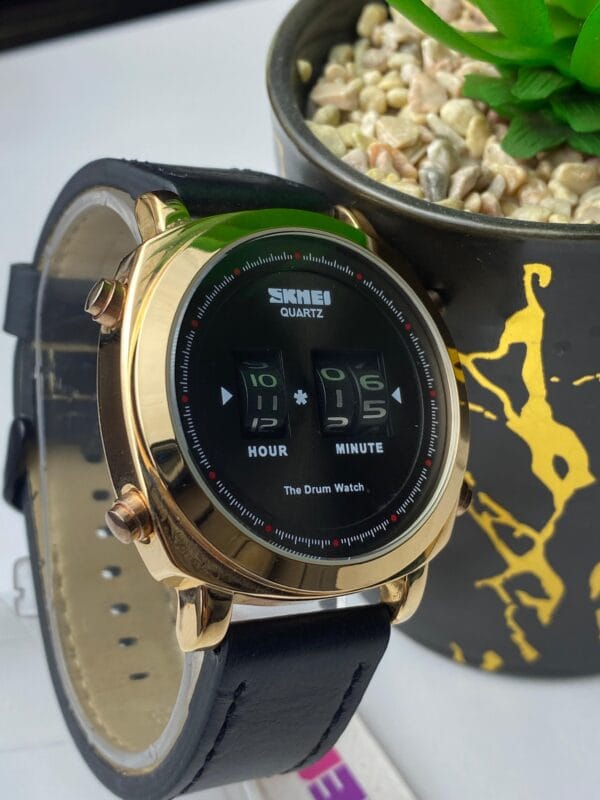 SKMEI "The Drum Watch" Quartz with Unique Rotating Numbers Display - Gold Tone & Black - Image 6