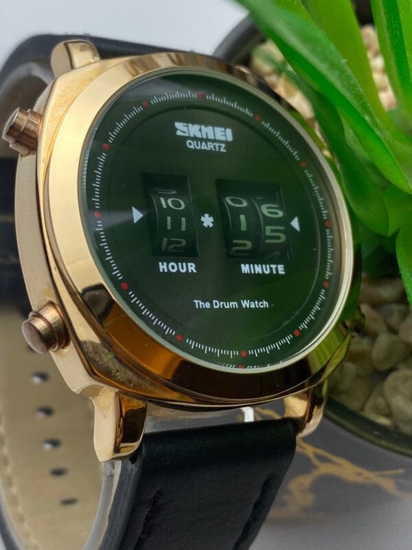 SKMEI "The Drum Watch" Quartz with Unique Rotating Numbers Display - Gold Tone & Black - Image 2