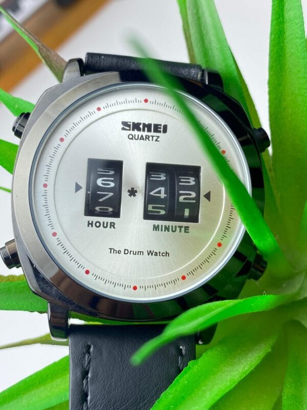 SKMEI "The Drum Watch" Quartz with Unique Rotating Numbers Display - Gold Tone & Black - Image 5