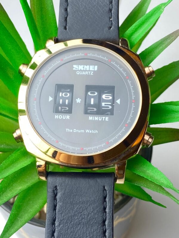 SKMEI "The Drum Watch" Quartz with Unique Rotating Numbers Display - Gold Tone & Black - Image 3