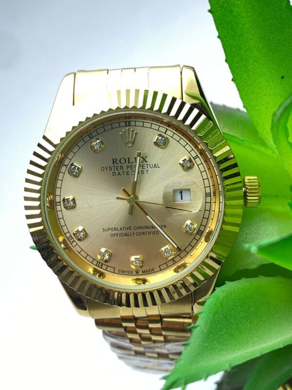 A Glimpse of Gold: The Rolex Date: