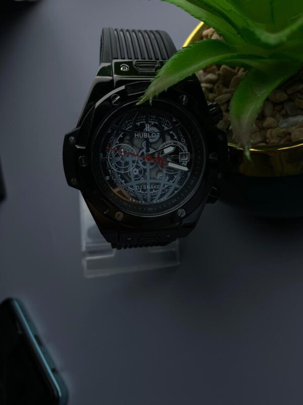 Chromatic Statement: The Iridescent Hublot Timepiece - Image 4