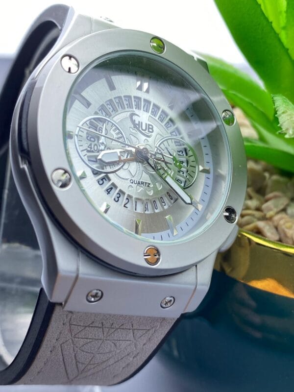 Bold Precision: The Striking HUB Quartz Watch