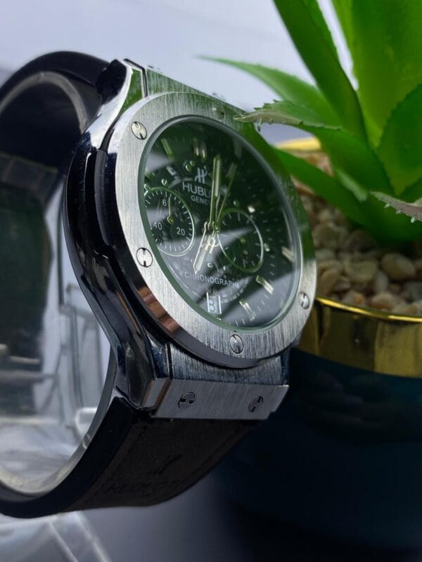 Bold Precision: The Striking HUB Quartz Watch - Image 7