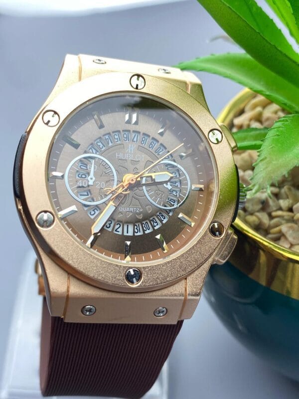 Bold Precision: The Striking HUB Quartz Watch - Image 5