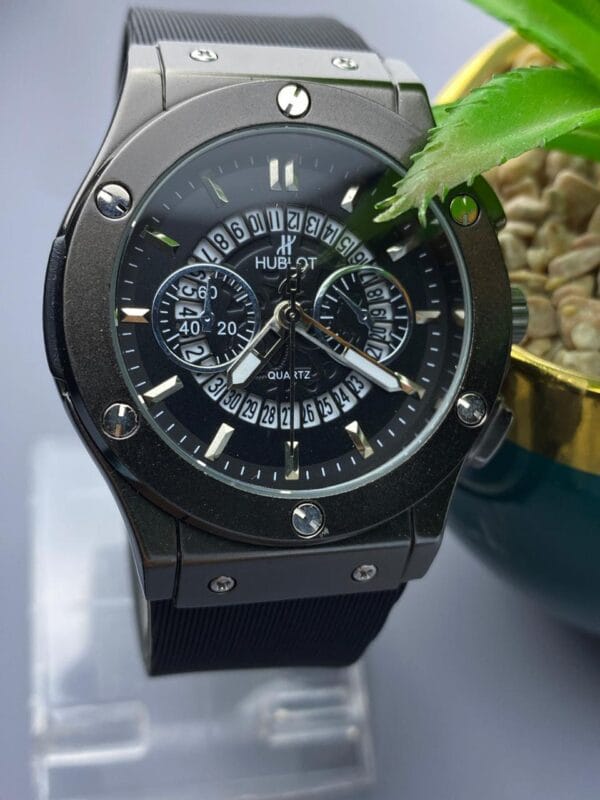 Bold Precision: The Striking HUB Quartz Watch - Image 8