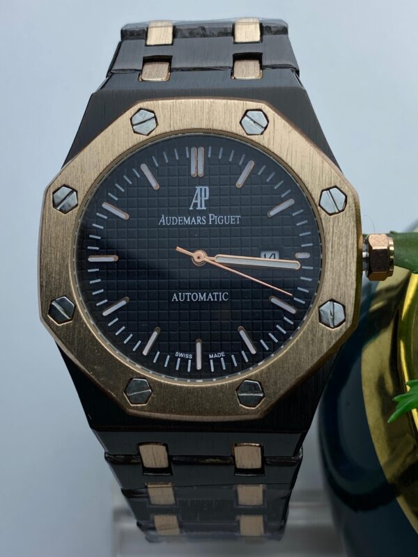Bold Elegance: Audemars Piguet Royal Oak - Image 4